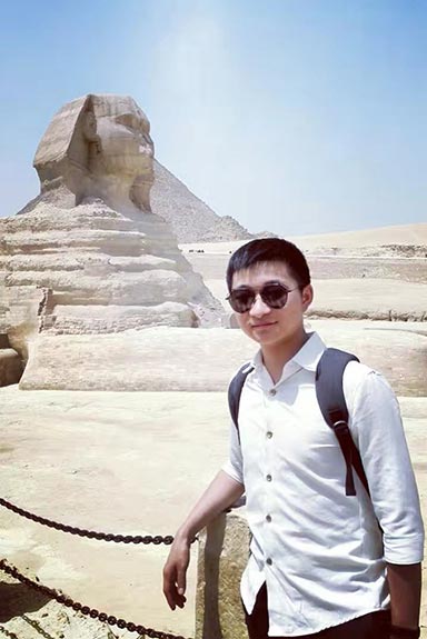 Jinrui Liu, in front of the Great Sphinx of Giza (2017).
